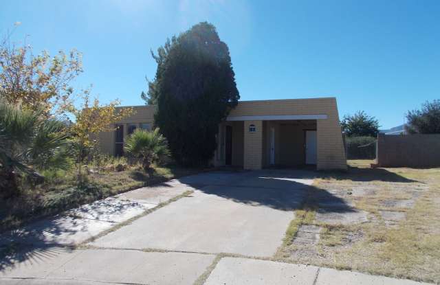 3 Bedroom 2 bath, fenced backyard - 30 Berridge Drive, Sierra Vista, AZ 85635