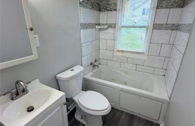 14903 Woodmont Avenue Gallery 4