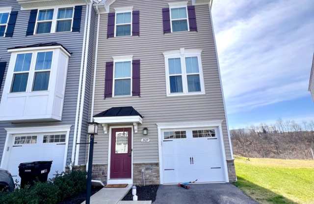 Beautiful Townhome - 3 Bedroom 2.5 Bathroom - Monaca photos photos