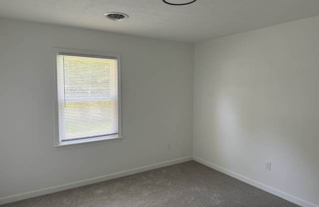 218 North Mapleleaf Avenue Gallery 4