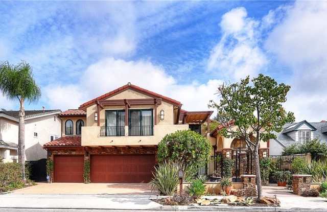 12 Morro Bay Drive - 12 Morro Bay Drive, Newport Beach, CA 92625