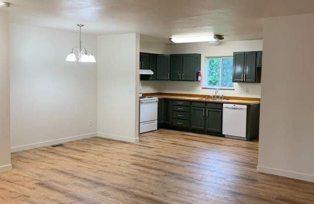 AVAILABLE NOW!! East side - 3 Bdrm, 1.5 Bath photos photos AVAILABLE NOW!! East side - 3 Bdrm, 1.5 Bath photos photos