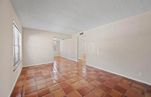 2707 VANDIVER Drive Gallery 3