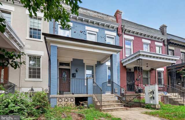 635 KENYON Street NW Gallery 4