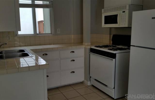 4636 1/2 Narragansett Ave Gallery 4