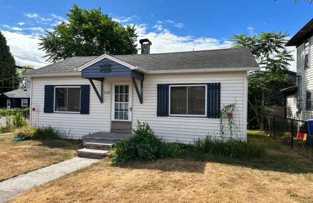 Charming Cottage in Downtown Washougal photos photos