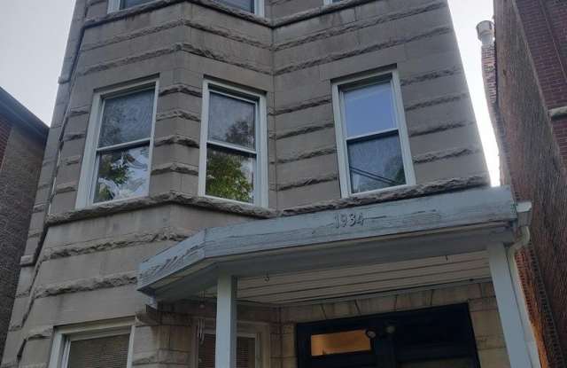 1934 N HOYNE Avenue Gallery 1