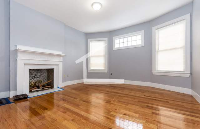 7bed 3bath in Allston is available on 9/1 photos photos