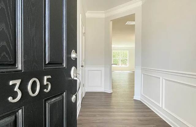 Beautiful 3-Bedroom Home with Loft & Garage Gallery 3