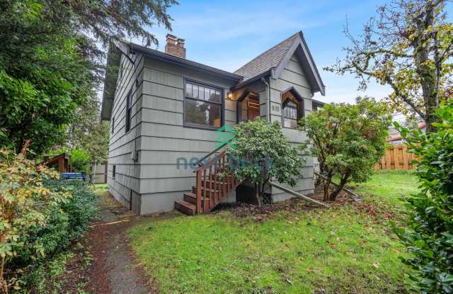 A beautiful 3 bed and 1 bathroom house for rent - 905 North 103rd Street, Seattle, WA 98133