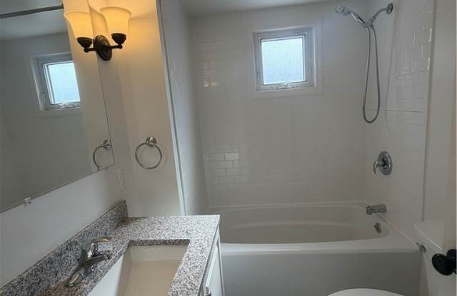 292 Hartwell Gallery 3