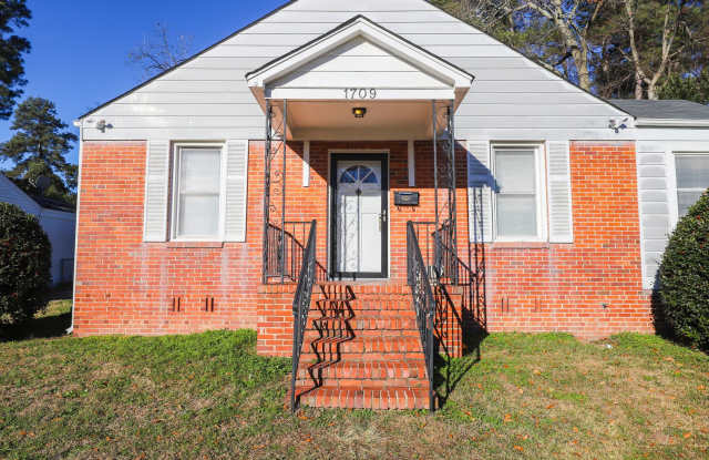 2 BEDROOM 2 BATH Minutes from the Medical District Gallery 3