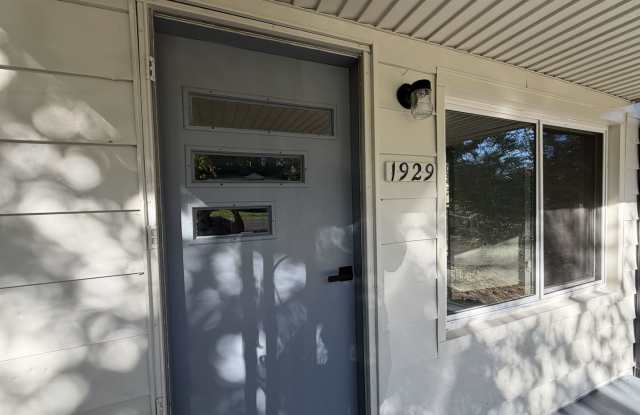 4-Bedroom Hamilton Home with Central Air, Dishwasher & Laundry Hookups Gallery 3
