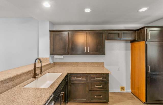 Gorgeous 2 Bedroom Home in the Gated Las Ventanas Community of Valencia! Gallery 4
