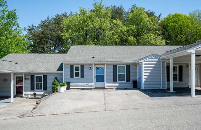 2 Bed, 2 Bath Renovated Townhouse – Single-Level Living – $1,800/month photos photos
