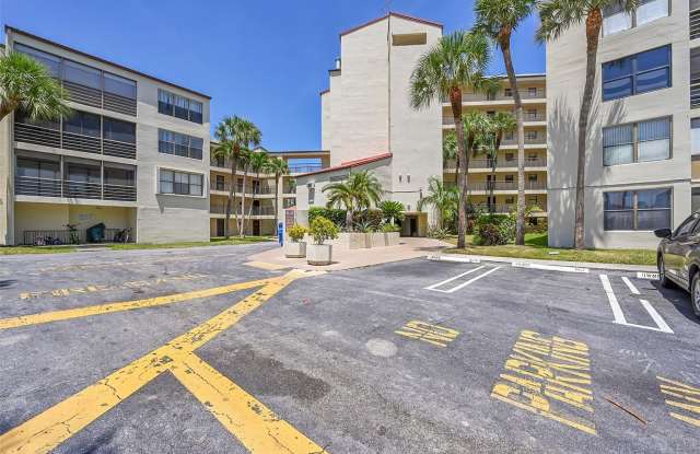 2304 S CYPRESS BEND Drive Gallery 2
