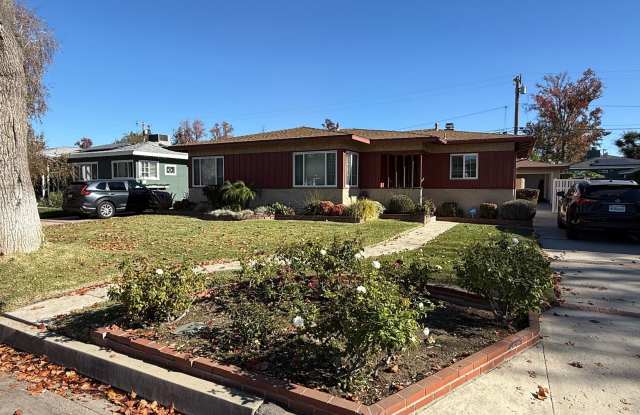 Large 3 bedroom home on beautifully landscaped lot photos photos