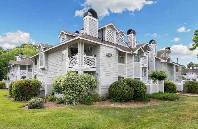 Light filled 1 BR/BA Condo with Loft! Community Pool! Available Sept 10! photos photos