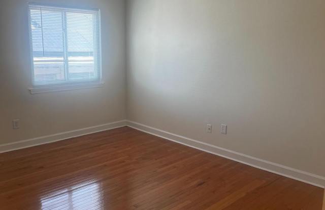 520 FRANKLIN STREET NE photos photos