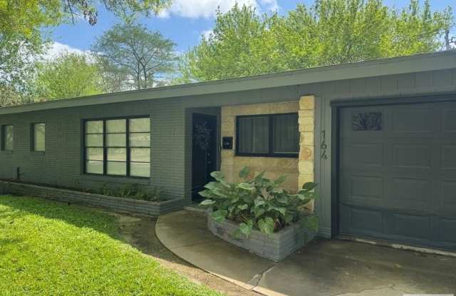 164 ROBINS LN. Gallery 1