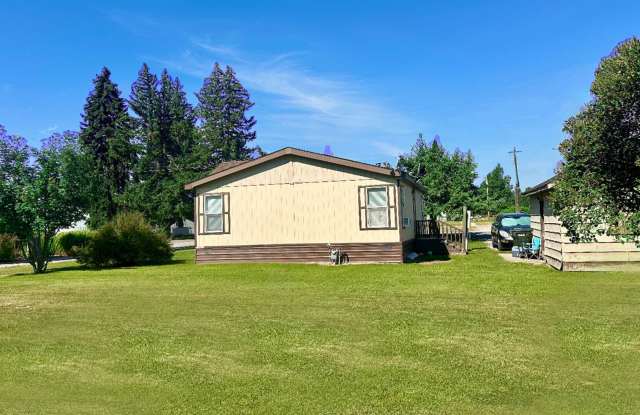 Charming 3 Bedroom Home in Quiet, Tree Lined Neighborhood Gallery 3