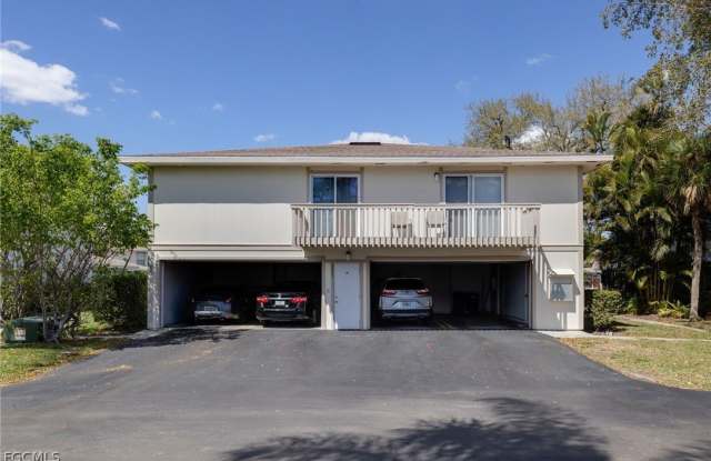 3265 Royal Canadian Trace unit: 3 photos photos