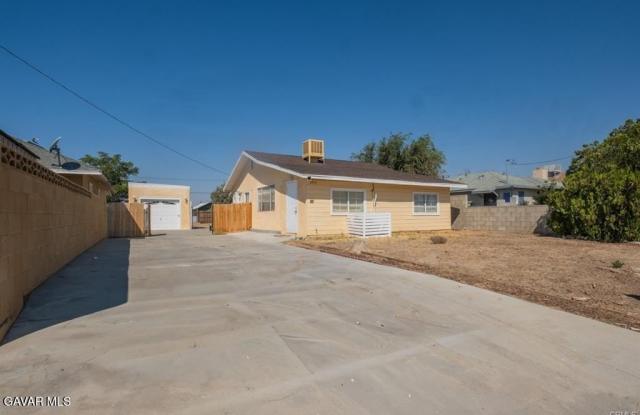 2725 Desert Street photos photos