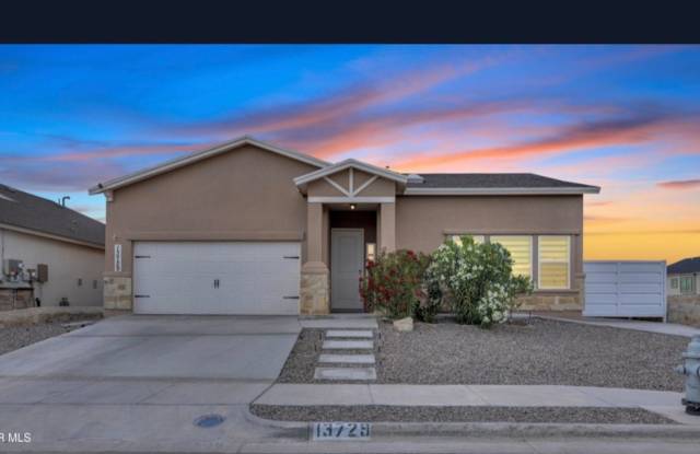 STUNNING 5 BEDROOM 3 BATHROOM HOME IN HORIZON CENTER NEIGHBORHOOD Gallery 3
