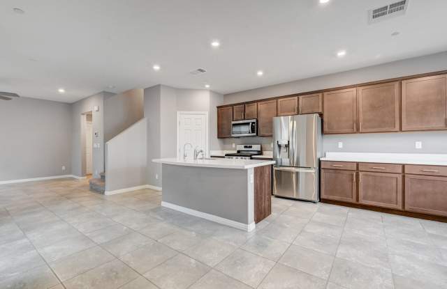 INCREDIBLE 4-BEDROOM HOME WITH PRIVATE 3RD-FLOOR RETREAT & AMAZING VIEWS! Gallery 4
