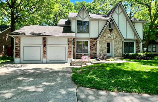 Amazing 4 Bedroom in Lakewood Area for Rent! - 3925 Northeast Channel Drive, Lee's Summit, MO 64064
