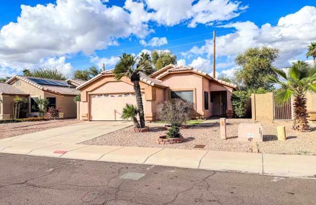 3 Bed Glendale Home with 2-Car Garage photos photos