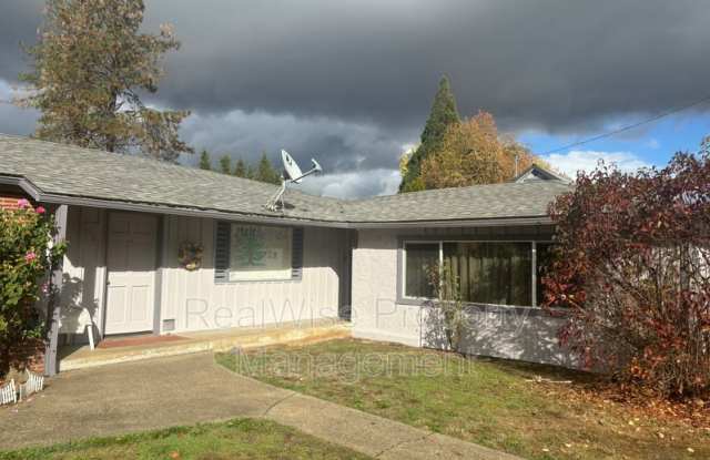 3026 NE Douglas Ave photos photos