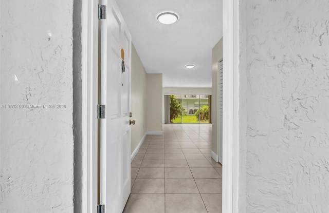 9367 Fontainebleau Blvd photos photos