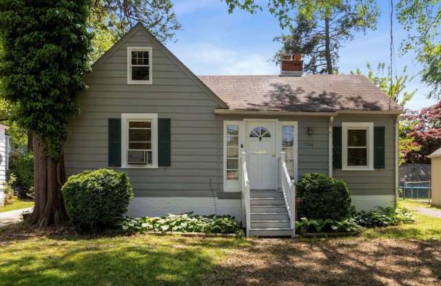Cute 2 bed + 1 Bath SF House with 1 car garage - photos photos