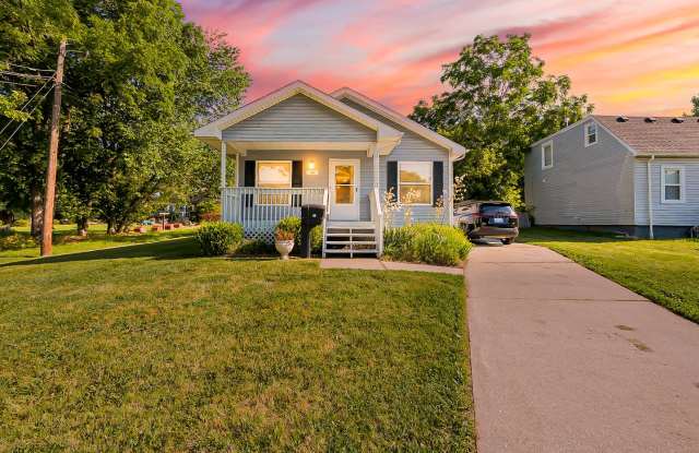 A Charming 3-Bedroom Home in the Heart of Pontiac photos photos