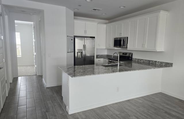 8149 East Petunia Avenue - 11046 Gallery 2