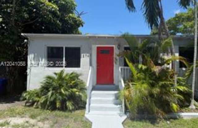2742 Southwest 32nd Avenue photos photos