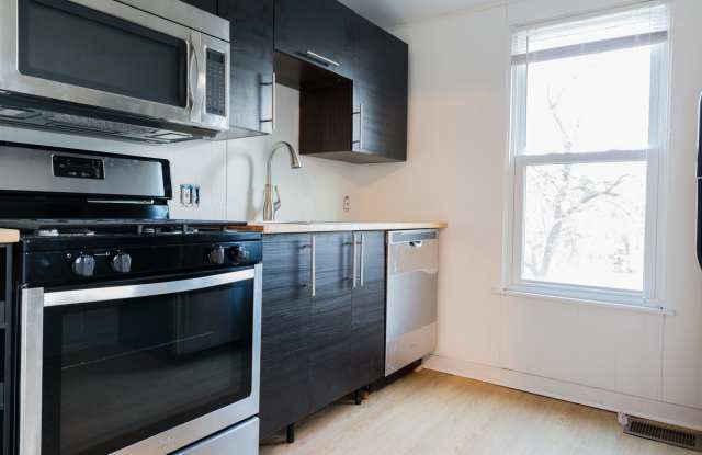 Available June - Updated 2 Bedroom Home in Mt. Washington! - 321 Seward Street, Pittsburgh, PA 15211