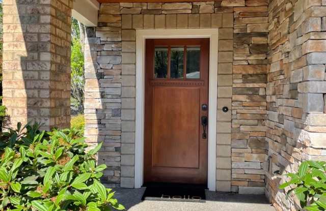 2Bed + Den/Office w/ 2.5 Bath Happy Valley Townhome! Garage, Washer/Dryer ~ Convenient to PDX Airport! - 9402 Southeast Causey Avenue, Clackamas County, OR 97086