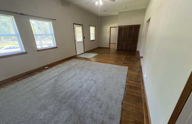 Charming 3-Bedroom Home in Convenient Nevada Area Gallery 4