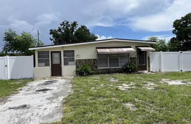 1101 MONTANA AVENUE - 1101 Montana Avenue, St. Cloud, FL 34769