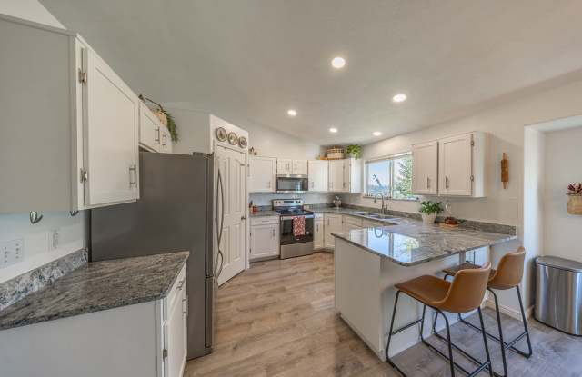 2674 75 East Gallery 2