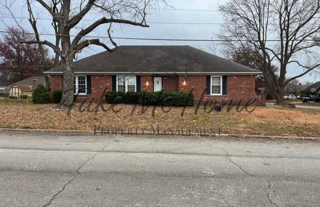 3 Bedroom Basement Home in Kickapoo District! - 3464 South Kickapoo Avenue, Springfield, MO 65804