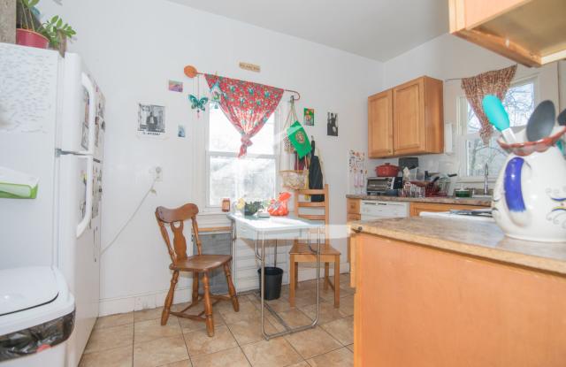 Large 3 bed unit near the Green Line and BU with parking photos photos