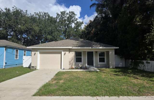 Beautiful 3-Bedroom, 2-Bathroom Home in Winter Haven Gallery 1