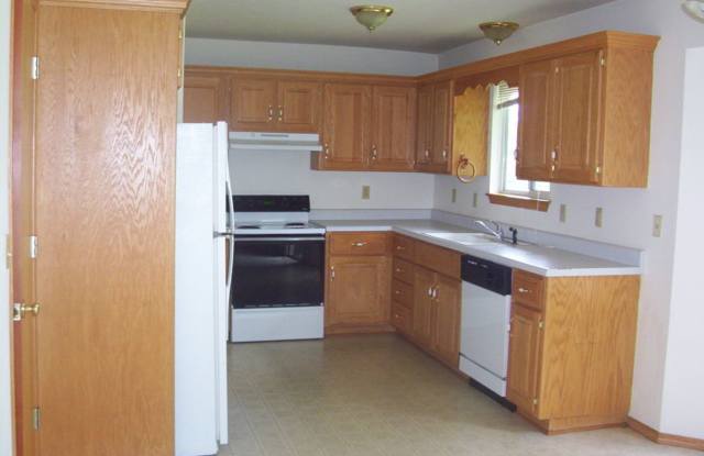 Three bedroom house in quiet neighborhood! Gallery 3