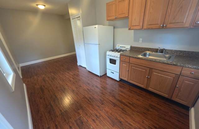 2 Bed 1 Bath Apartment In Loch Sheldrake Gallery 3
