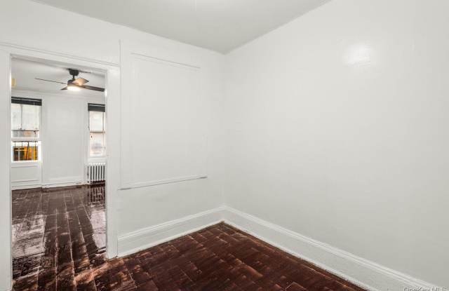 488 9TH Avenue Gallery 3