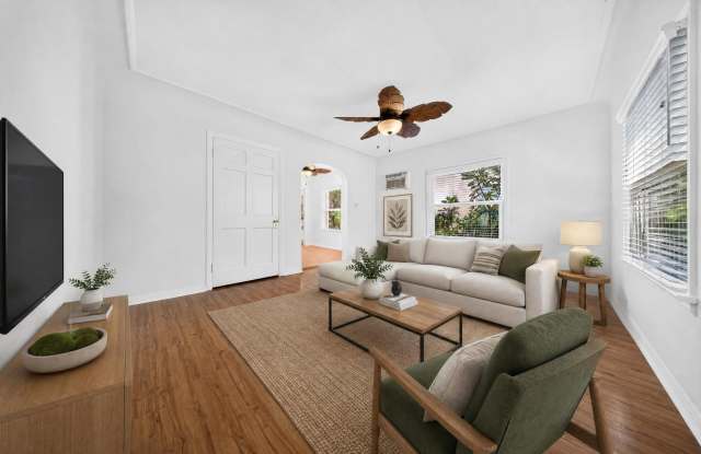 5225 De Longpre Ave. Gallery 1