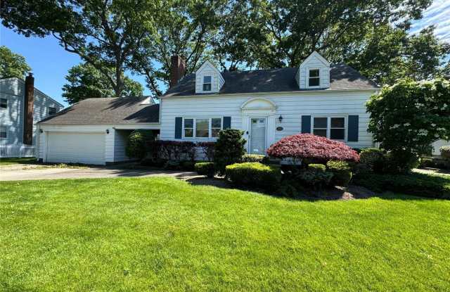 210 Wilson Street - 210 Wilson Street, Massapequa Park, NY 11762